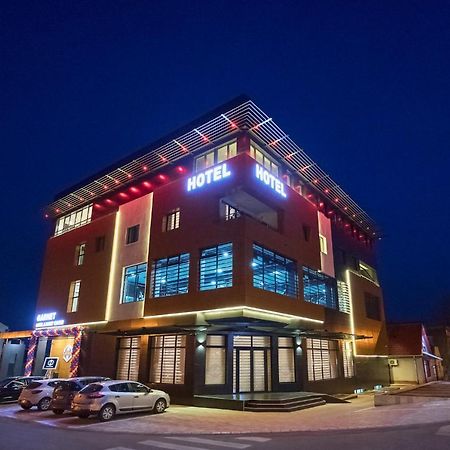 Garnet Hotel & Event Centar Ruma Bagian luar foto
