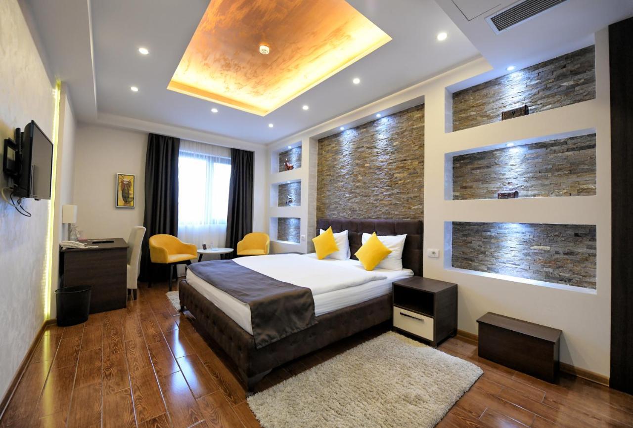 Garnet Hotel & Event Centar Ruma Bagian luar foto