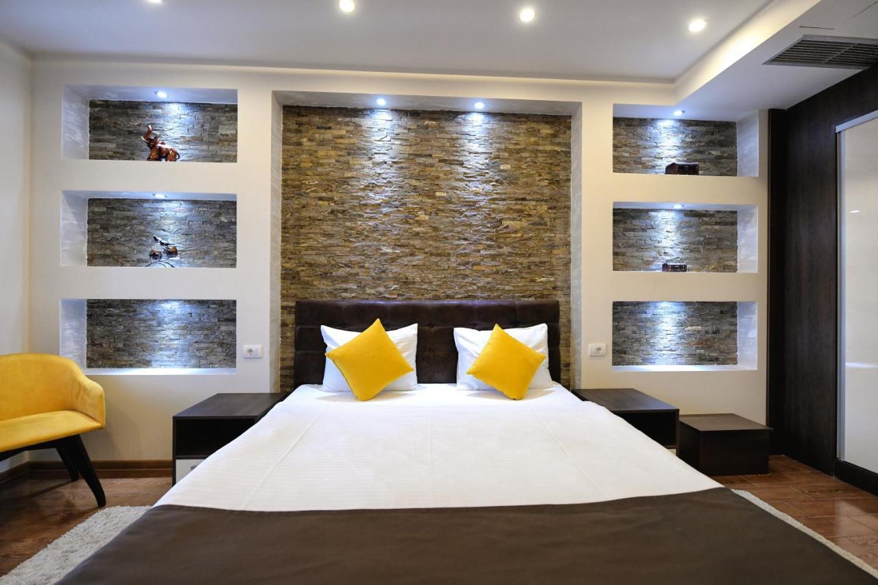 Garnet Hotel & Event Centar Ruma Bagian luar foto