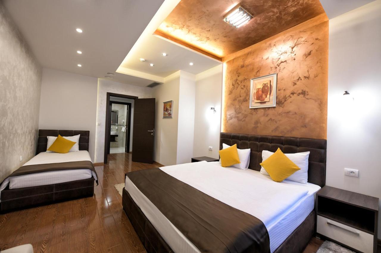 Garnet Hotel & Event Centar Ruma Bagian luar foto