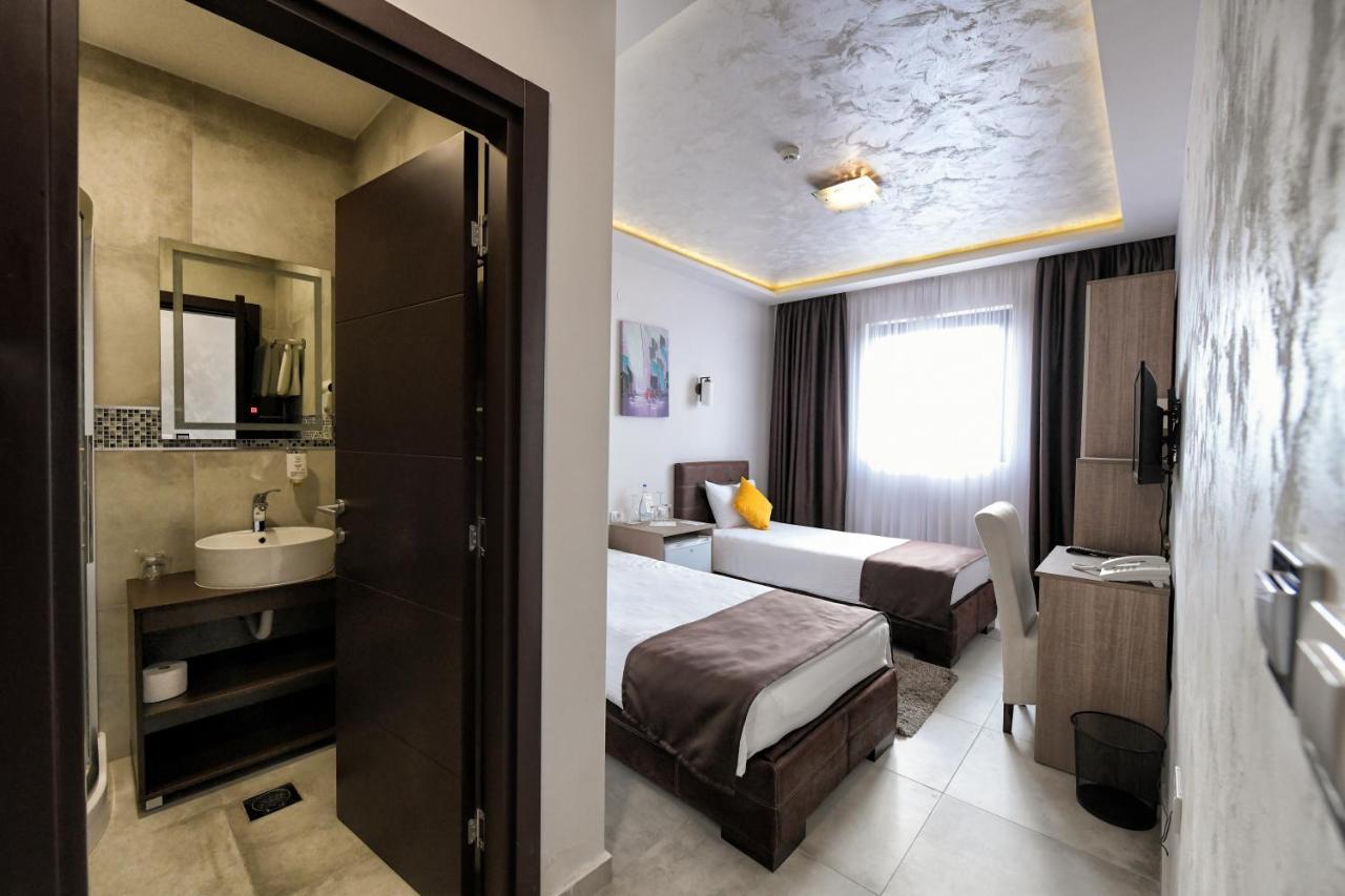 Garnet Hotel & Event Centar Ruma Bagian luar foto
