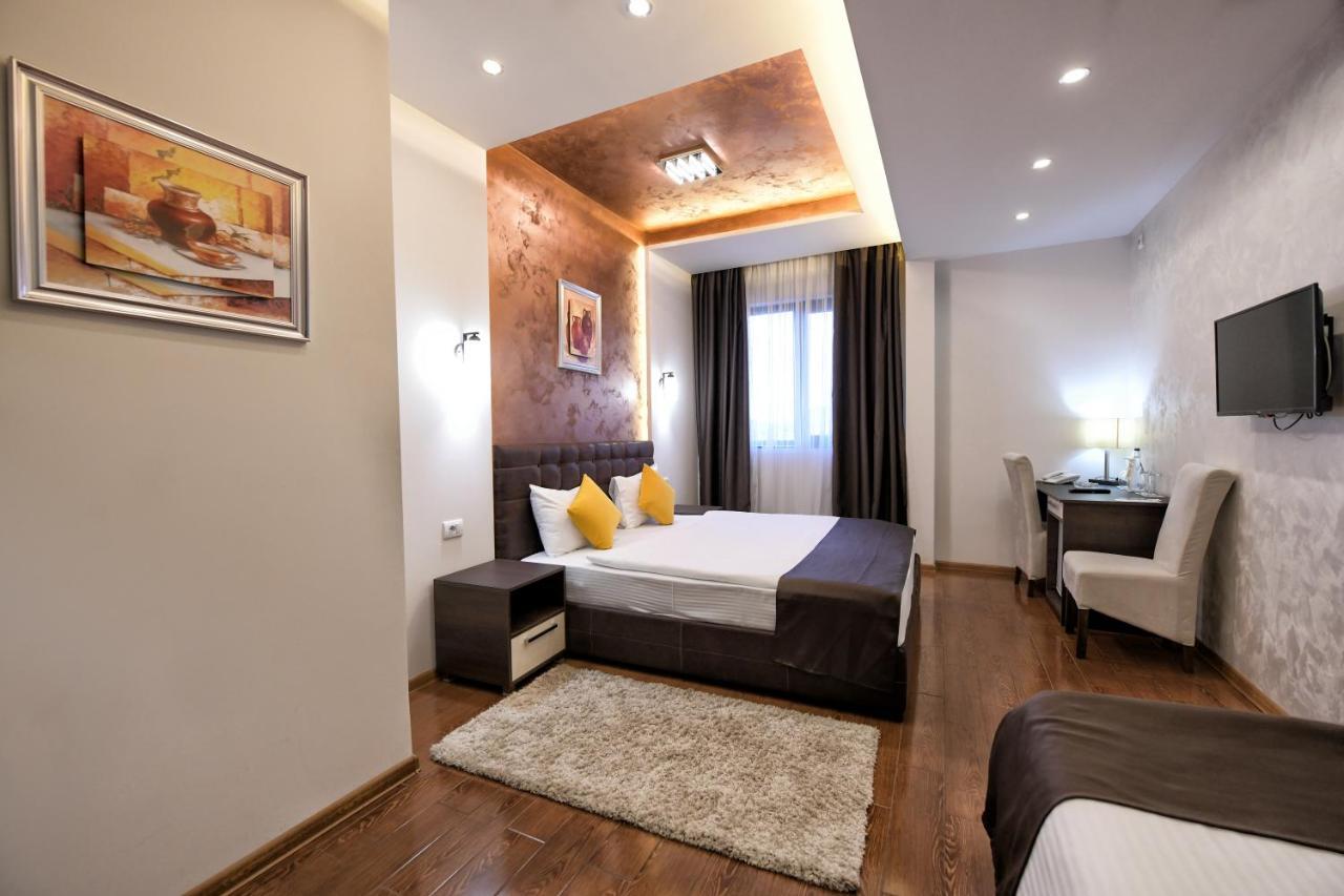 Garnet Hotel & Event Centar Ruma Bagian luar foto