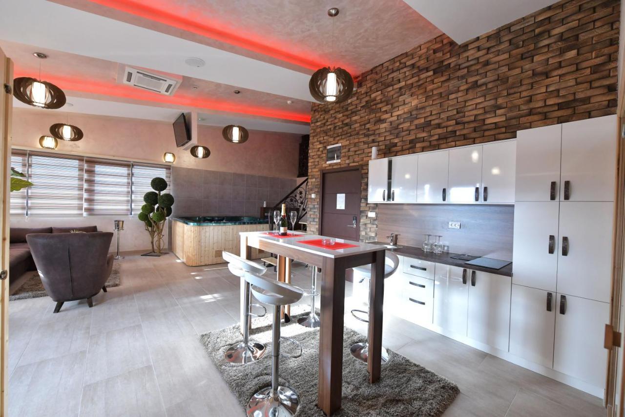 Garnet Hotel & Event Centar Ruma Bagian luar foto