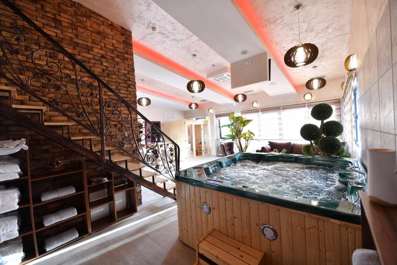 Garnet Hotel & Event Centar Ruma Bagian luar foto