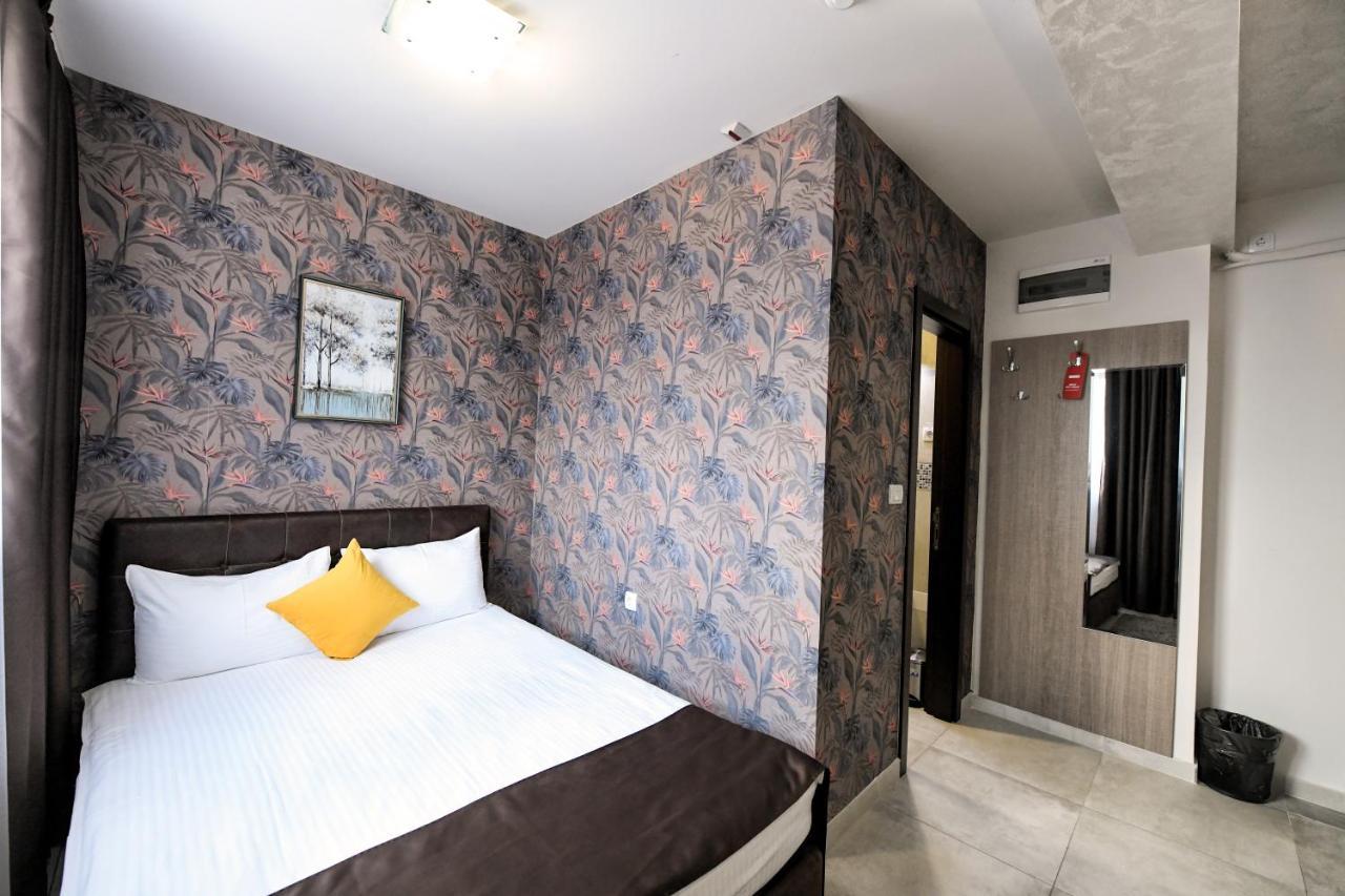 Garnet Hotel & Event Centar Ruma Bagian luar foto