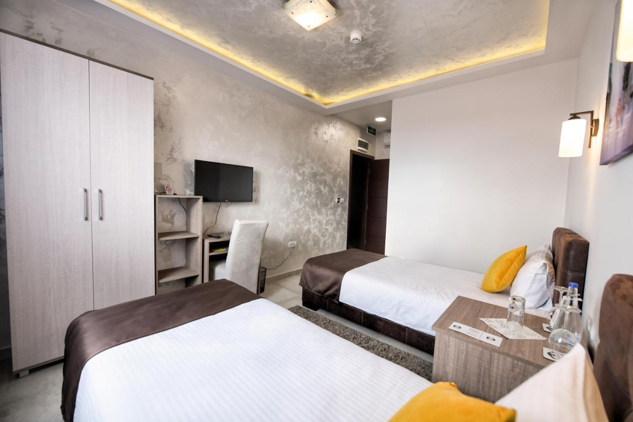 Garnet Hotel & Event Centar Ruma Bagian luar foto