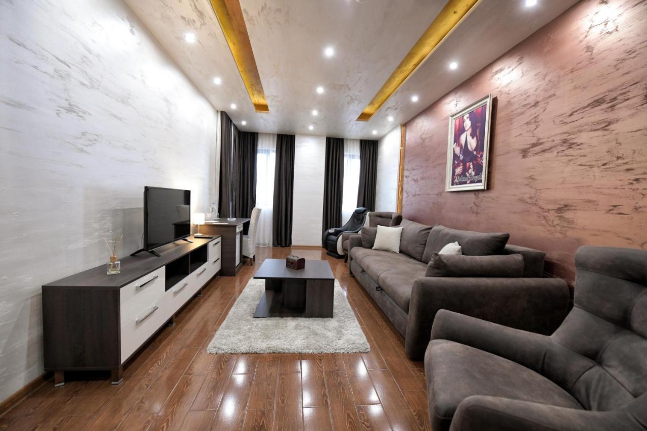 Garnet Hotel & Event Centar Ruma Bagian luar foto