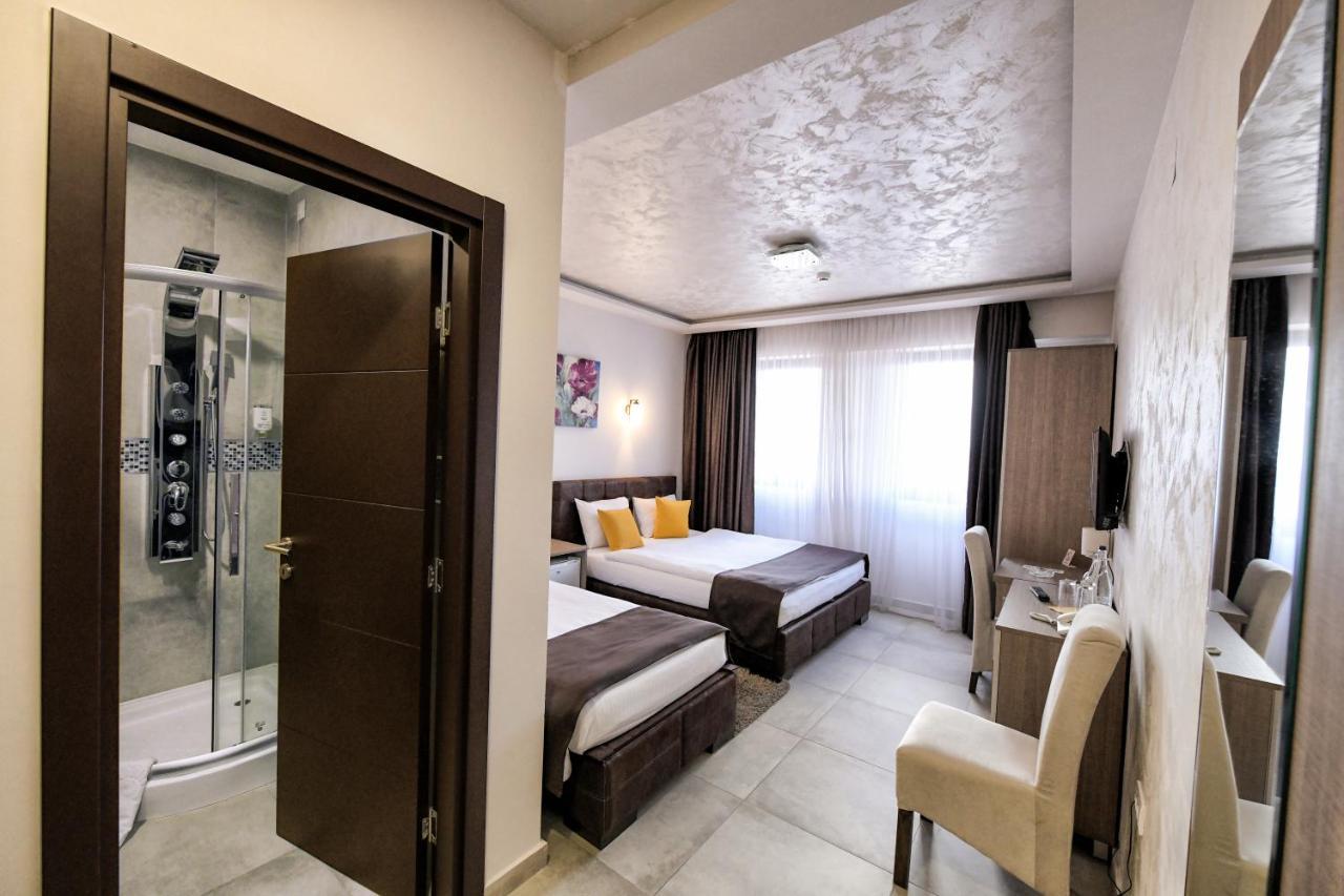 Garnet Hotel & Event Centar Ruma Bagian luar foto