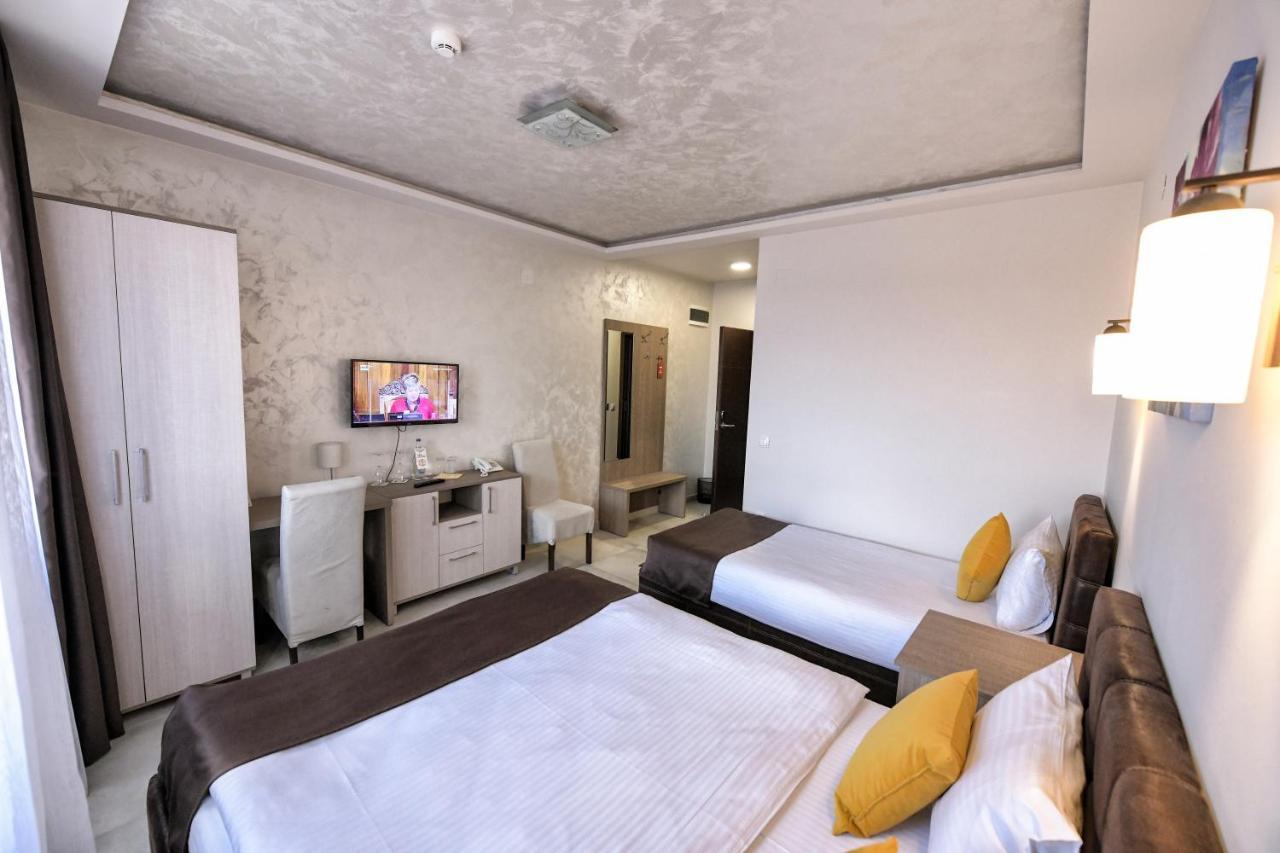 Garnet Hotel & Event Centar Ruma Bagian luar foto