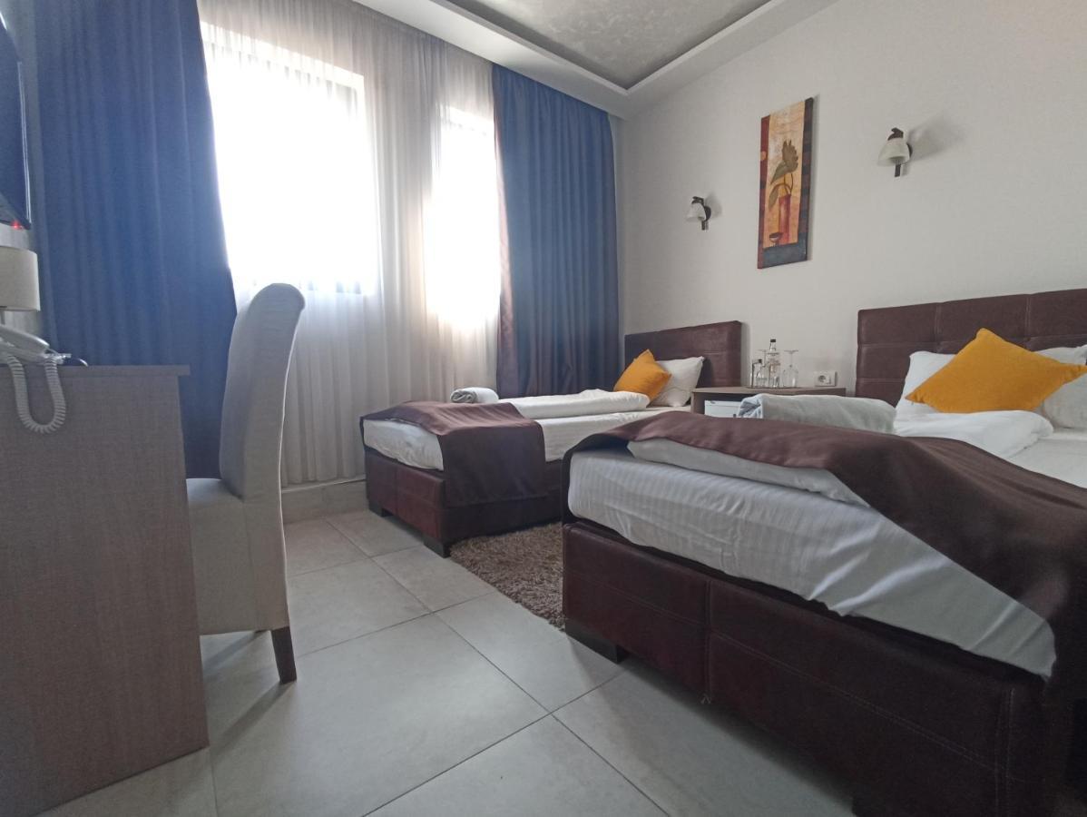 Garnet Hotel & Event Centar Ruma Bagian luar foto