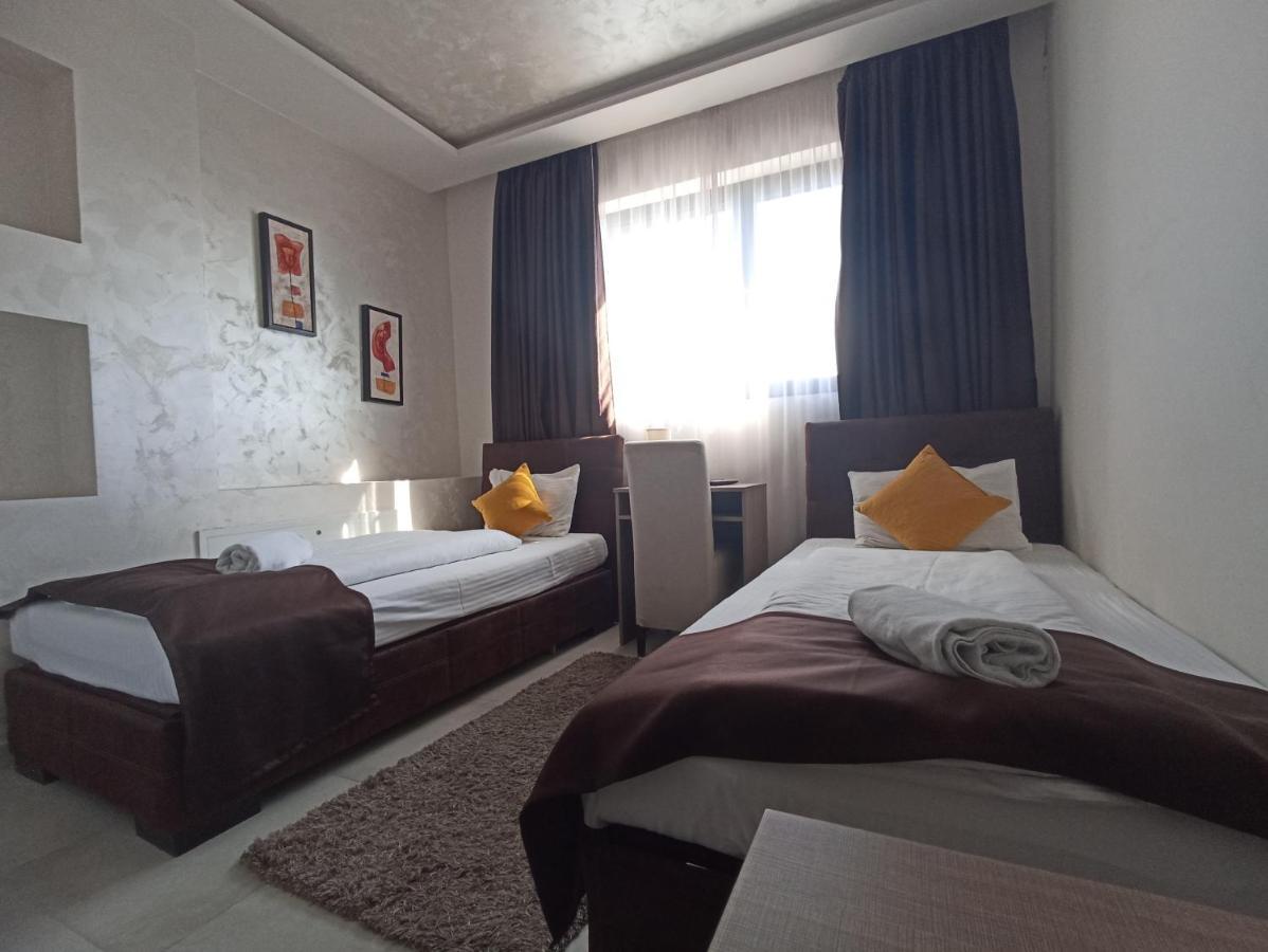Garnet Hotel & Event Centar Ruma Bagian luar foto