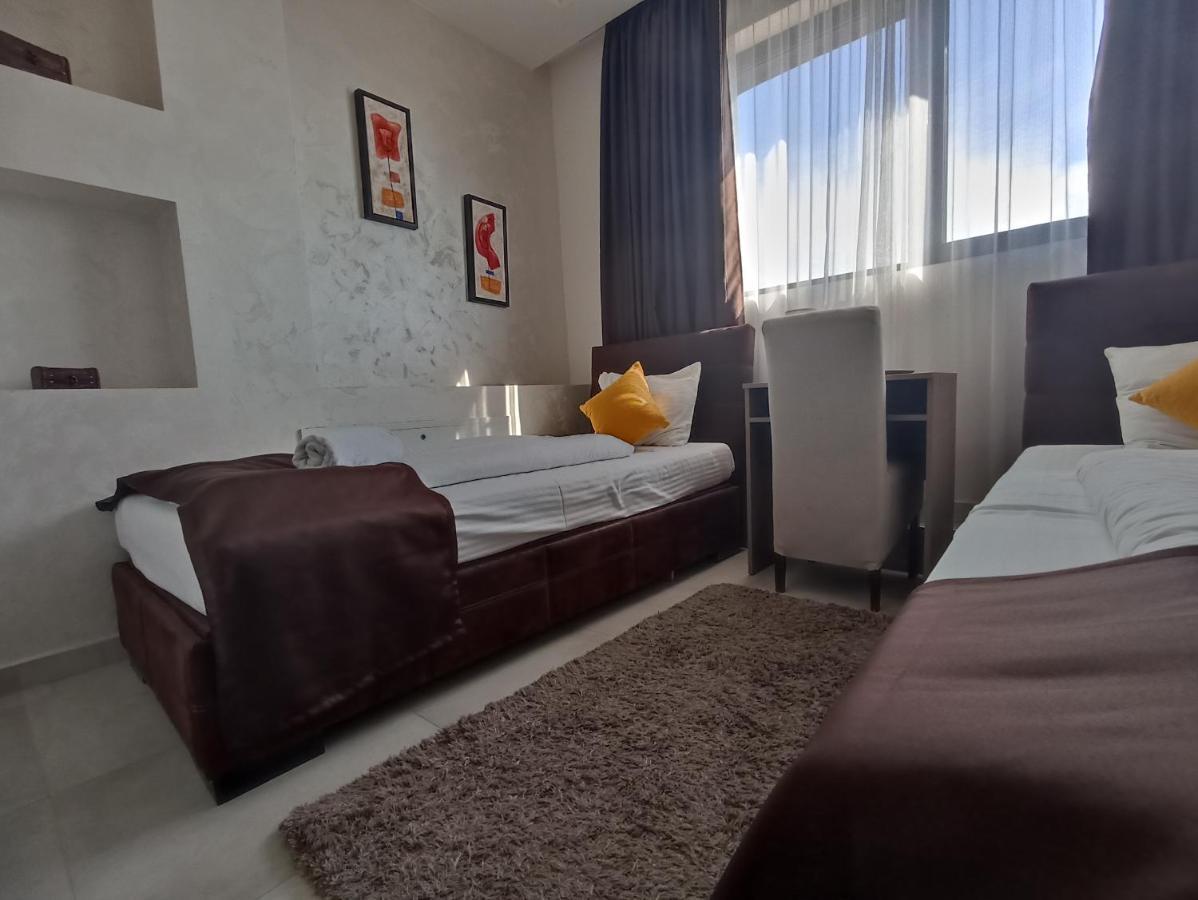 Garnet Hotel & Event Centar Ruma Bagian luar foto