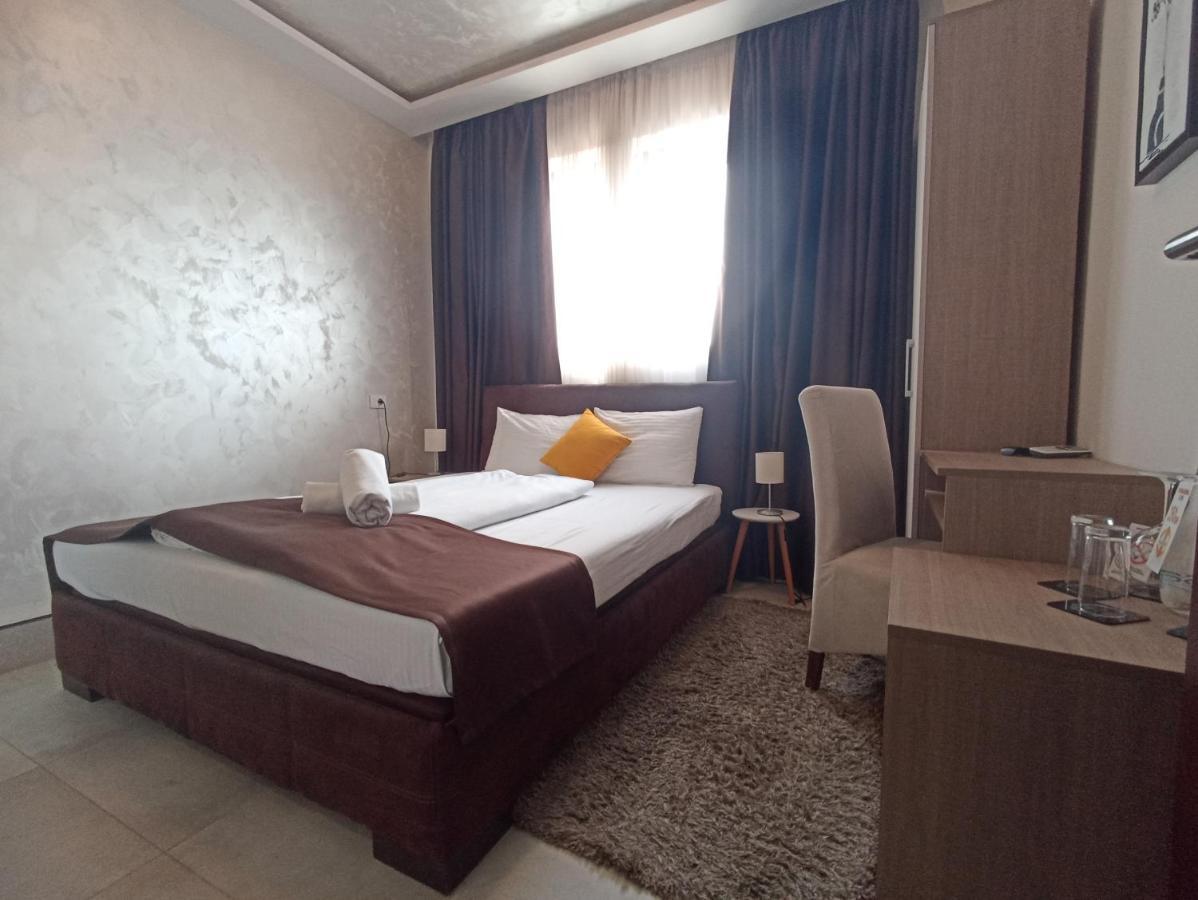 Garnet Hotel & Event Centar Ruma Bagian luar foto