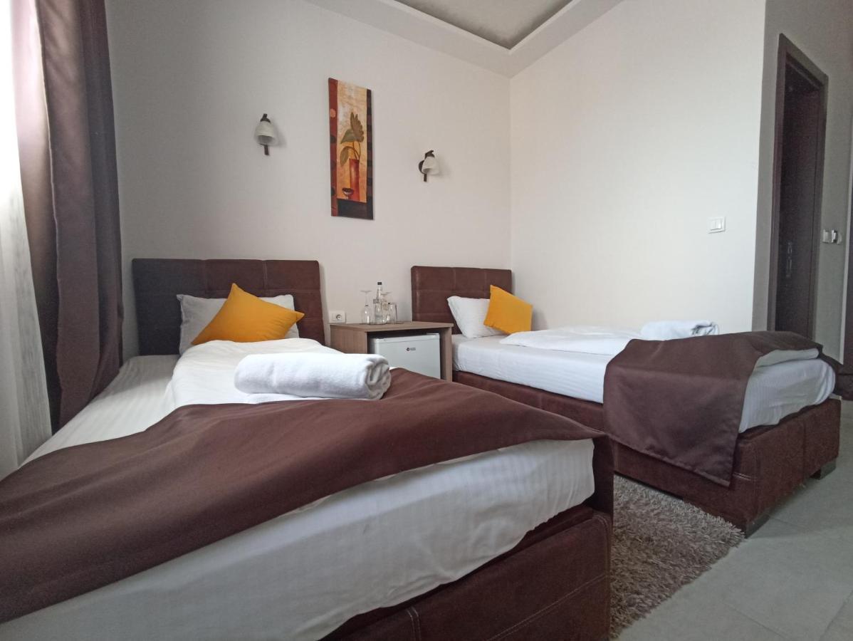 Garnet Hotel & Event Centar Ruma Bagian luar foto