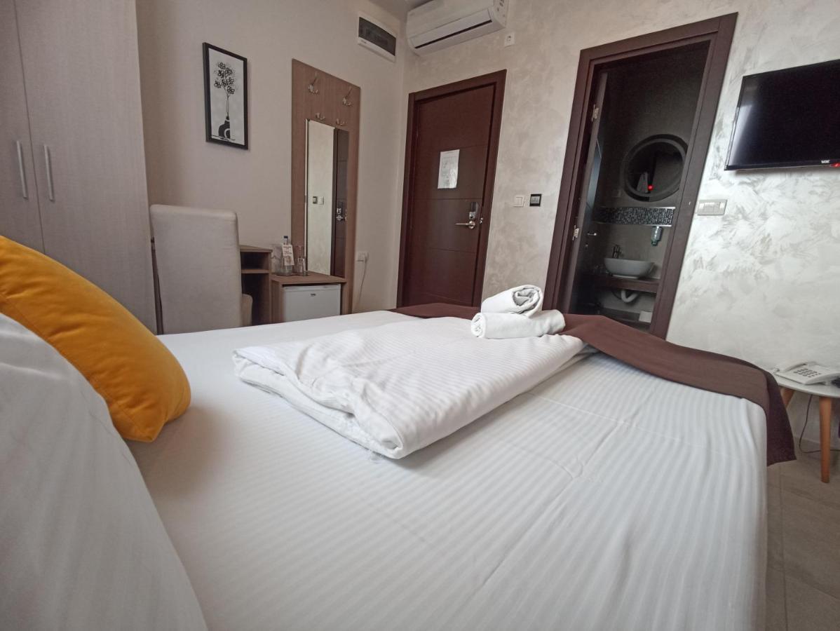 Garnet Hotel & Event Centar Ruma Bagian luar foto