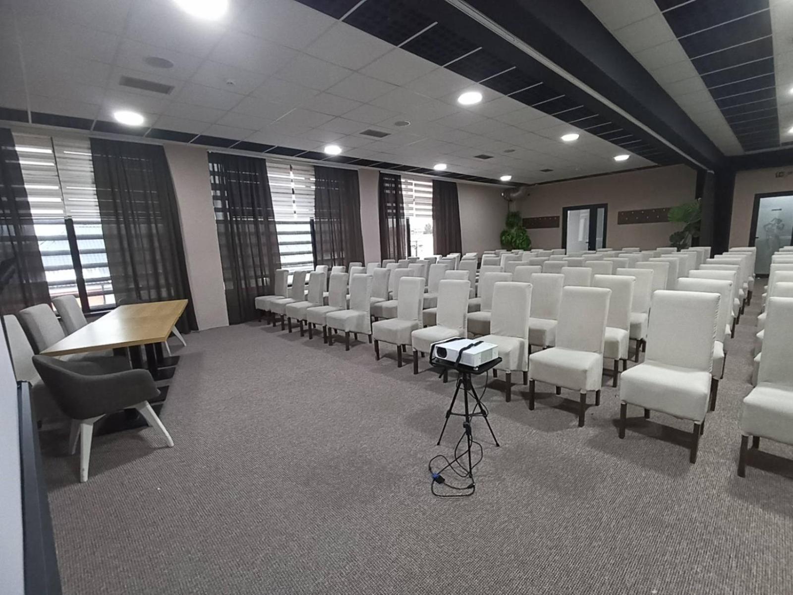 Garnet Hotel & Event Centar Ruma Bagian luar foto