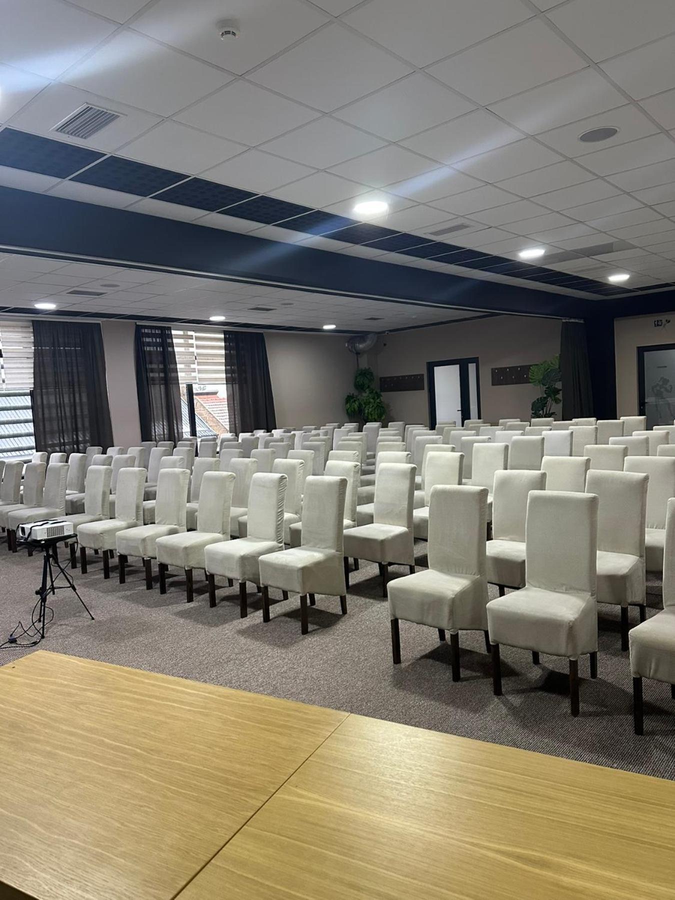 Garnet Hotel & Event Centar Ruma Bagian luar foto