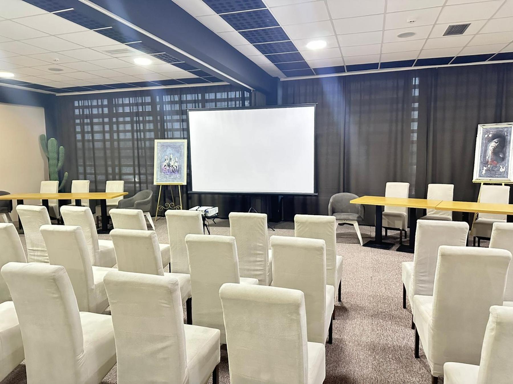 Garnet Hotel & Event Centar Ruma Bagian luar foto