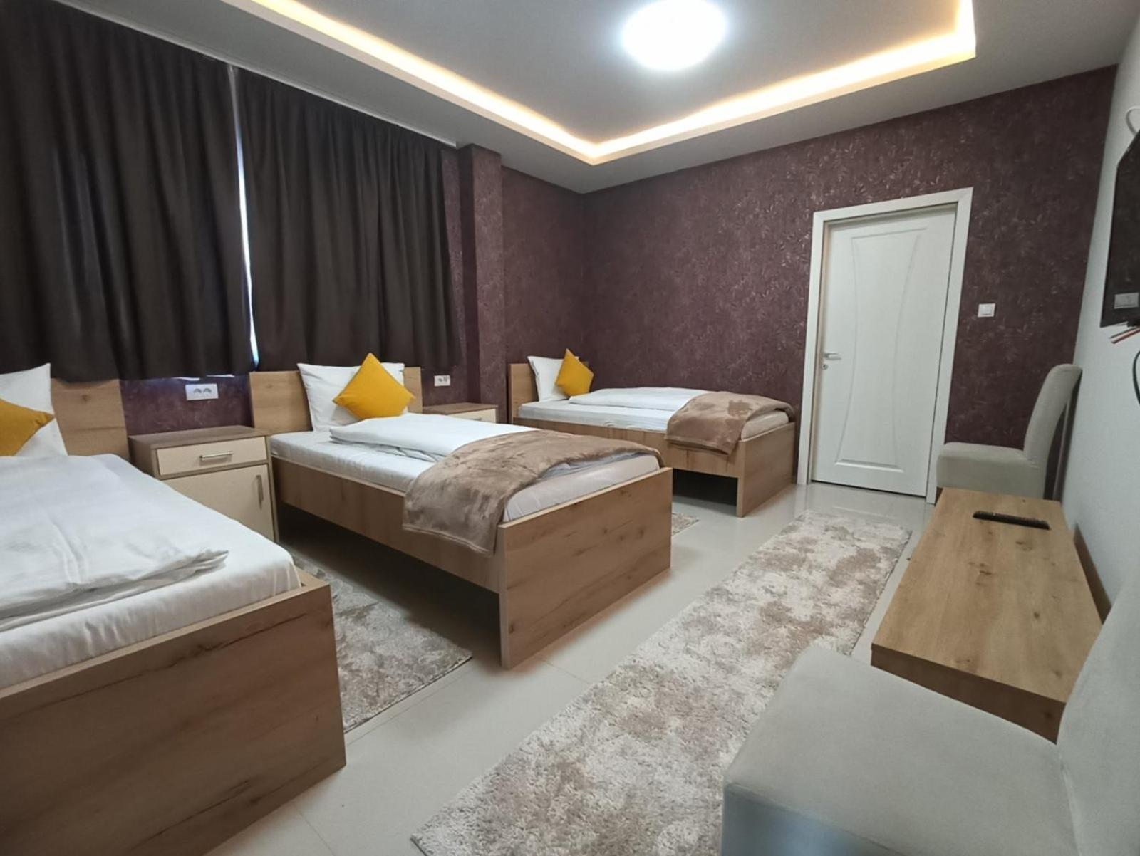 Garnet Hotel & Event Centar Ruma Bagian luar foto