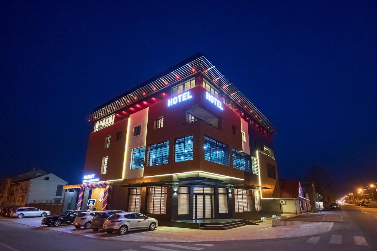 Garnet Hotel & Event Centar Ruma Bagian luar foto