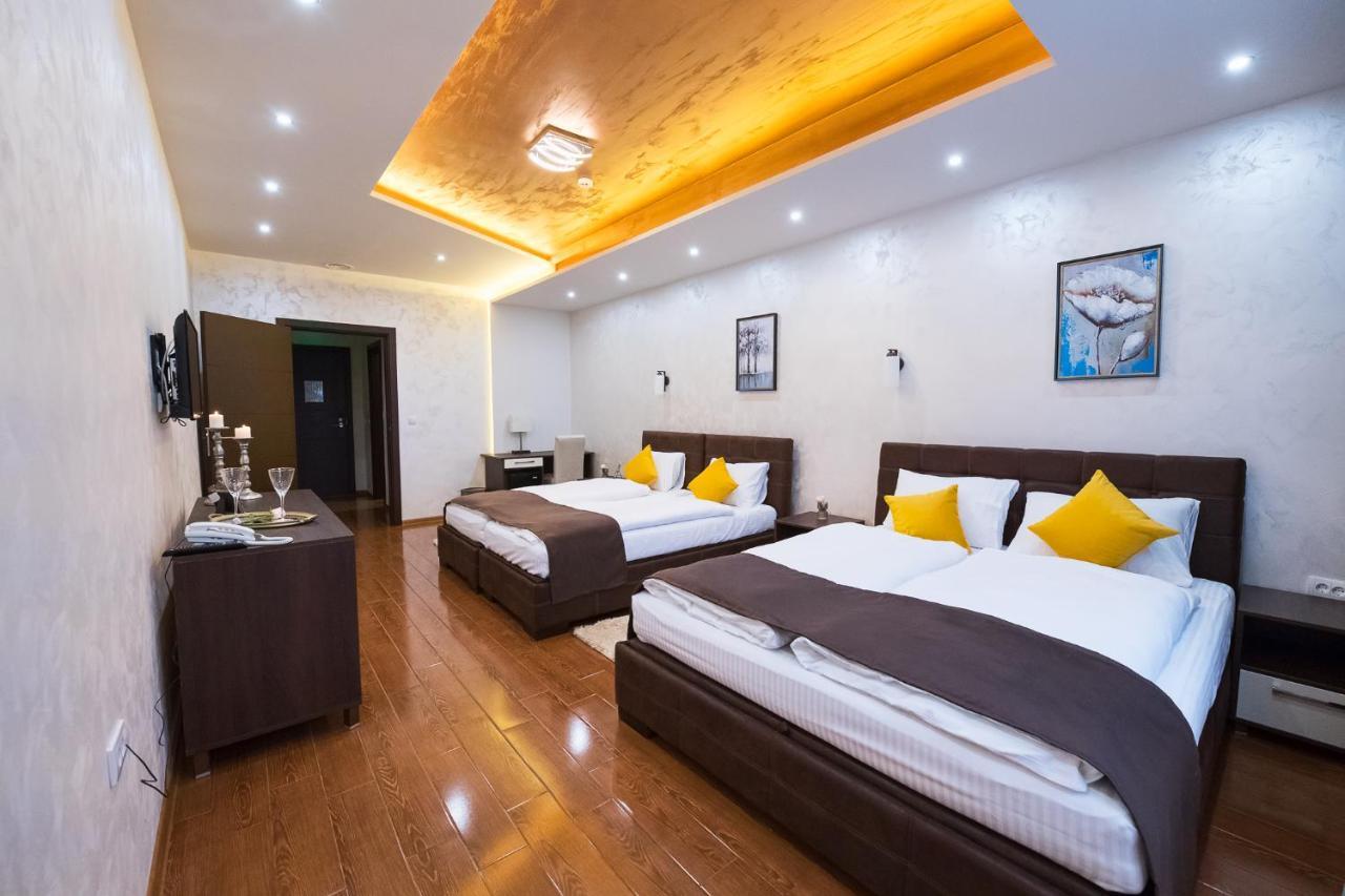 Garnet Hotel & Event Centar Ruma Bagian luar foto