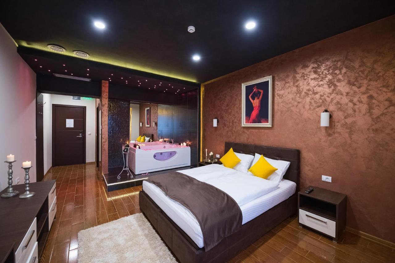 Garnet Hotel & Event Centar Ruma Bagian luar foto