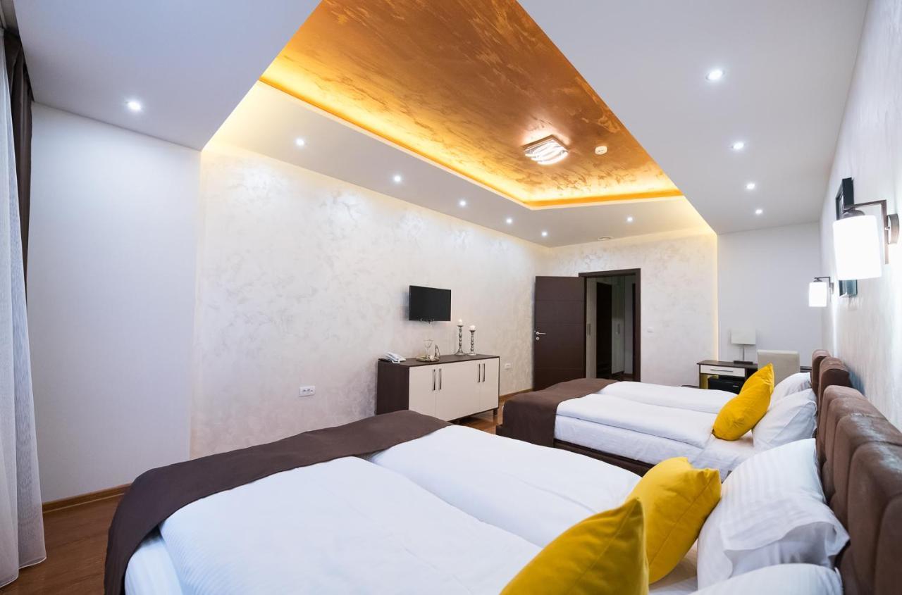Garnet Hotel & Event Centar Ruma Bagian luar foto