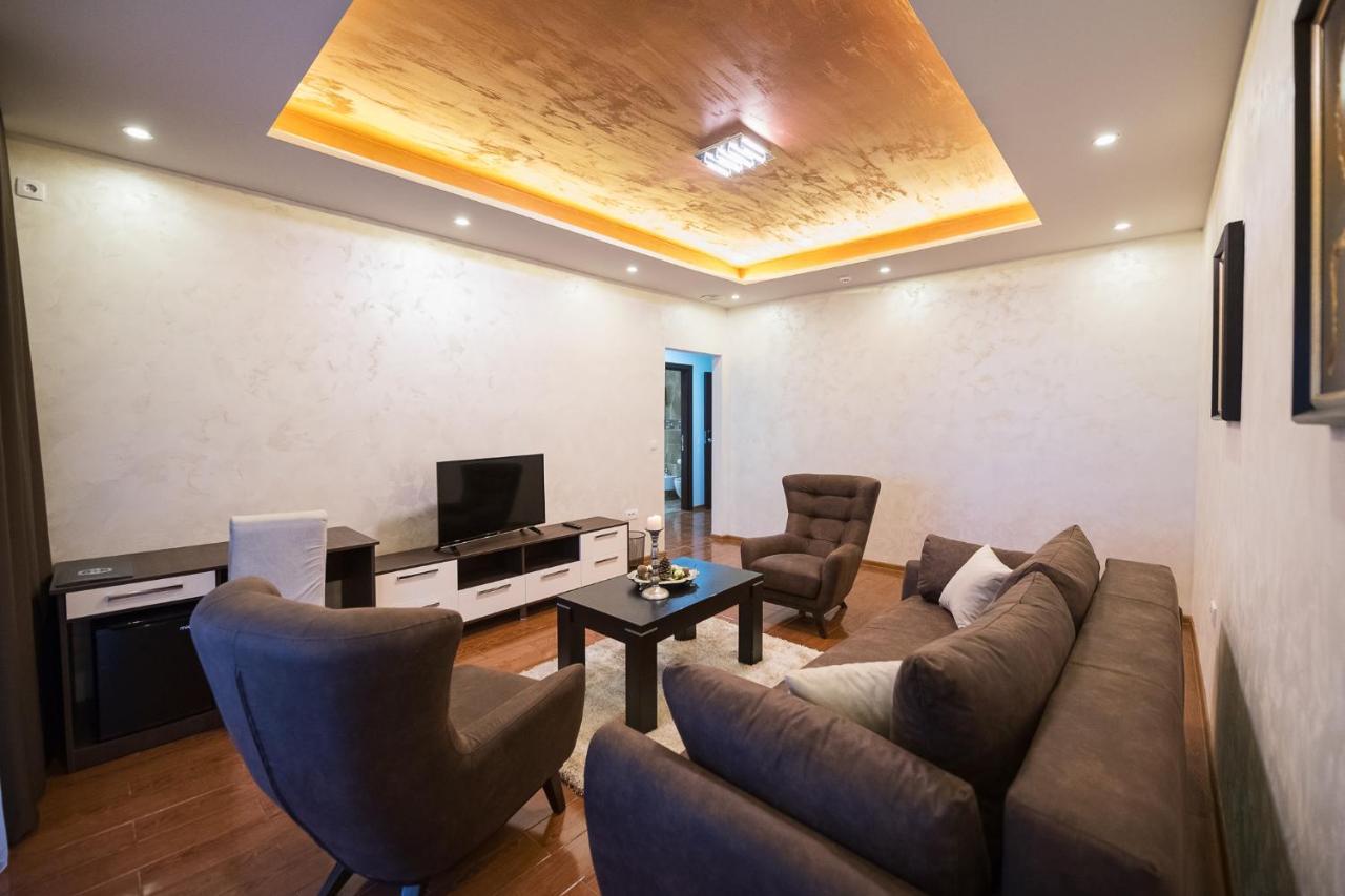 Garnet Hotel & Event Centar Ruma Bagian luar foto