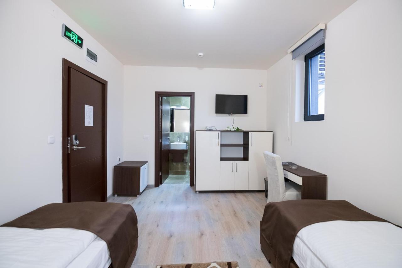 Garnet Hotel & Event Centar Ruma Bagian luar foto