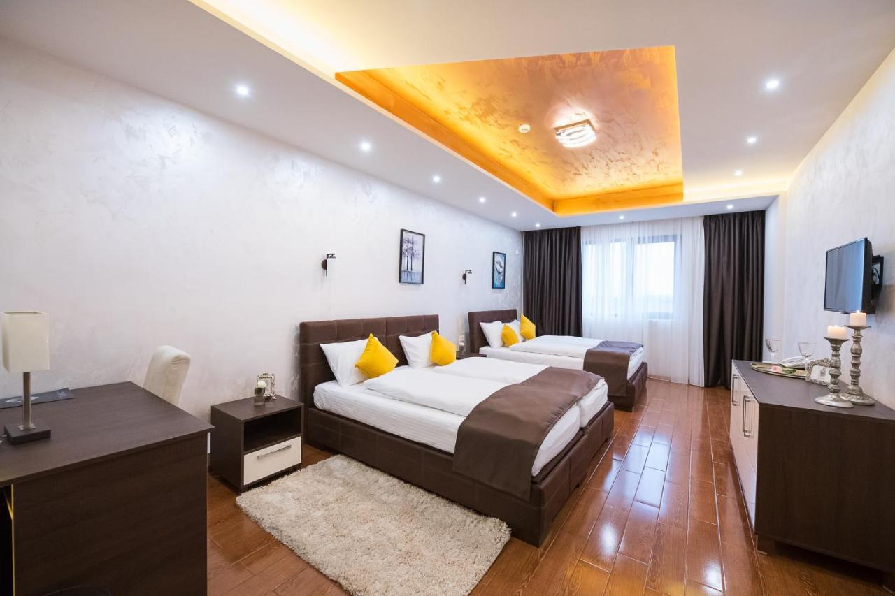 Garnet Hotel & Event Centar Ruma Bagian luar foto