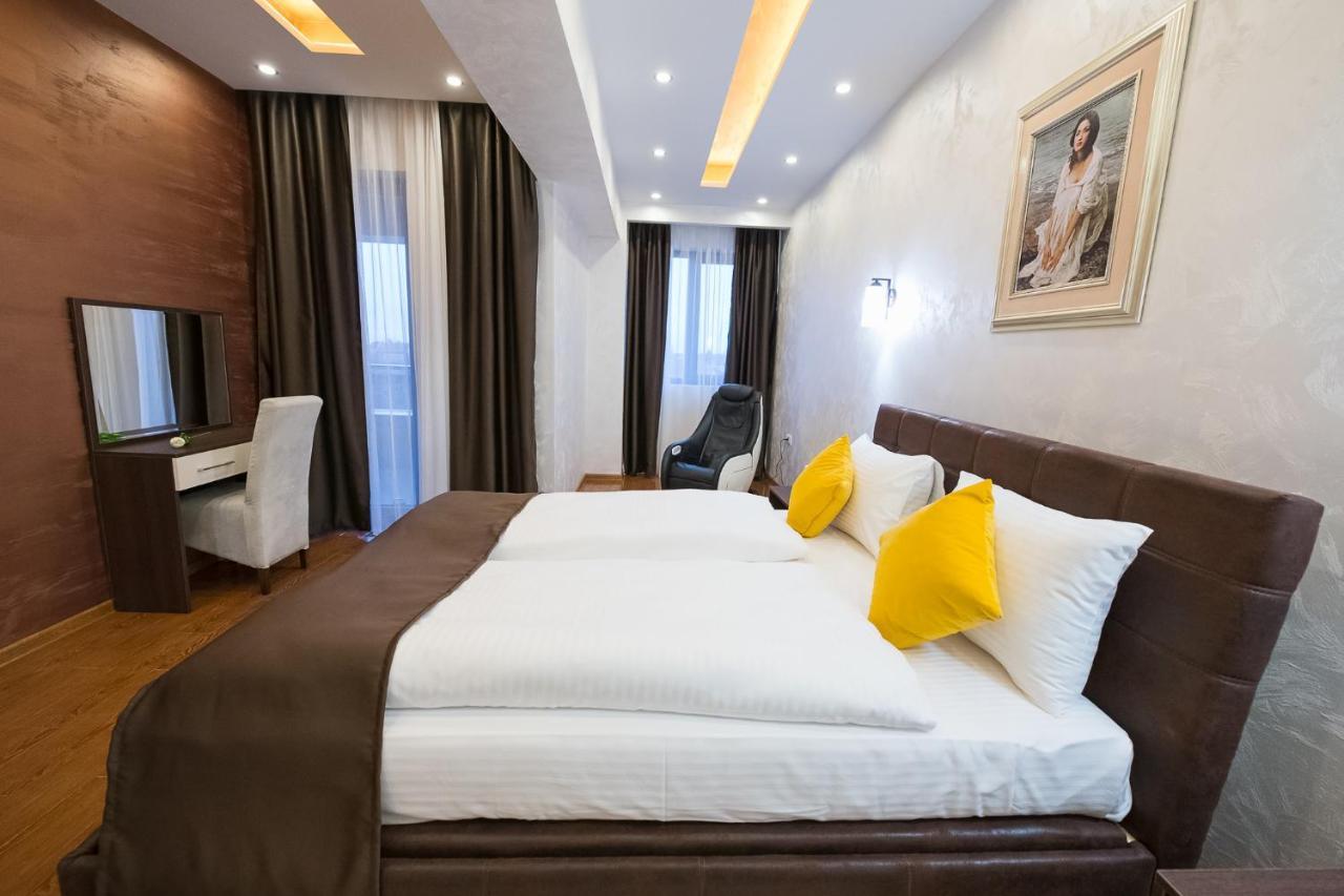 Garnet Hotel & Event Centar Ruma Bagian luar foto