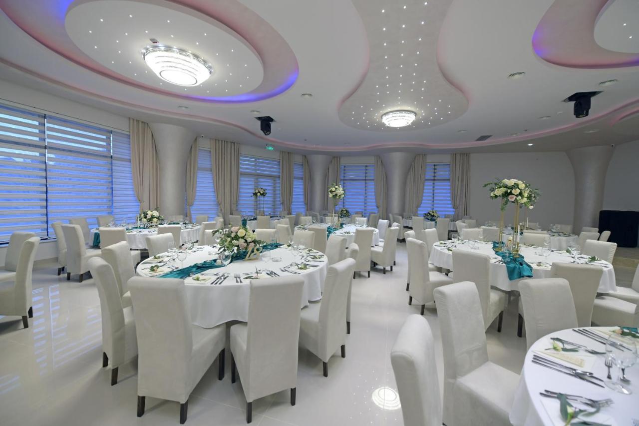 Garnet Hotel & Event Centar Ruma Bagian luar foto