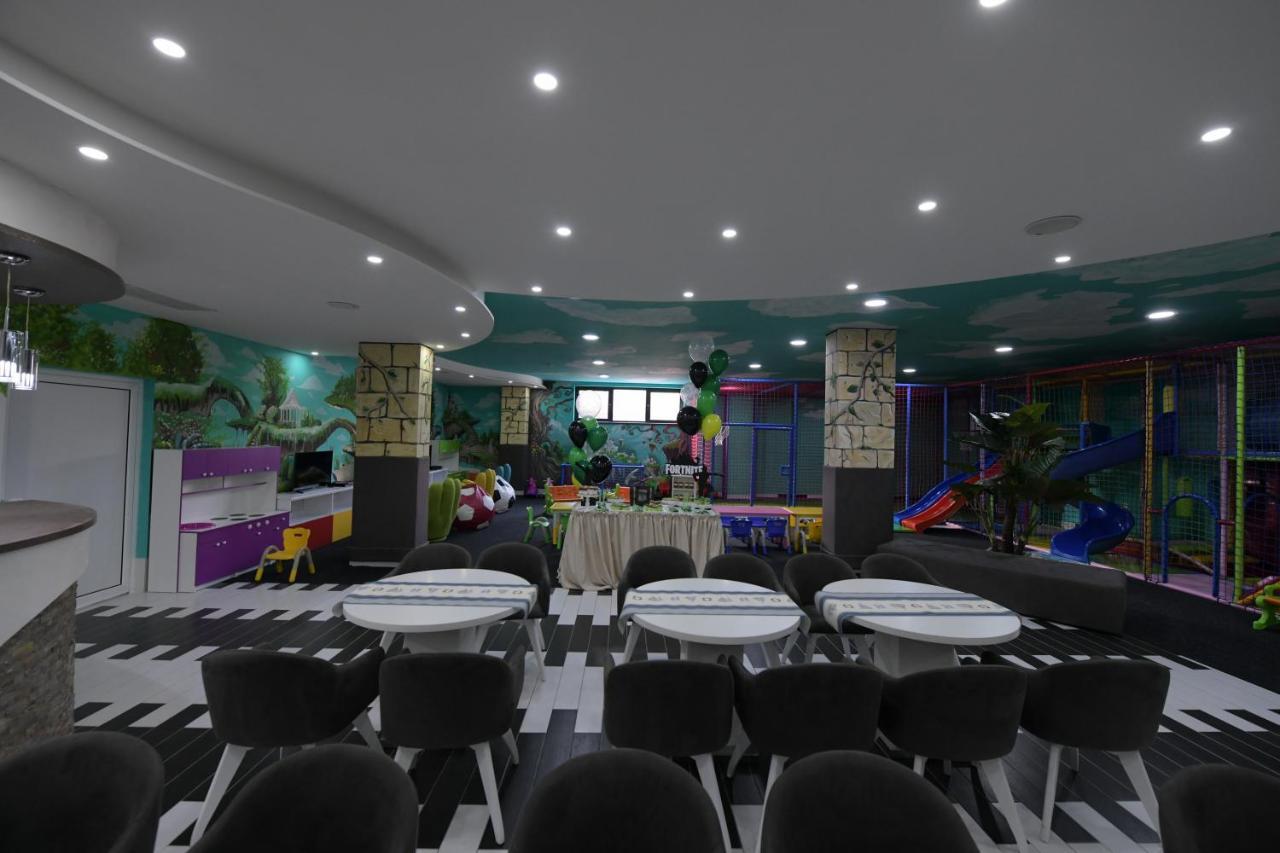 Garnet Hotel & Event Centar Ruma Bagian luar foto