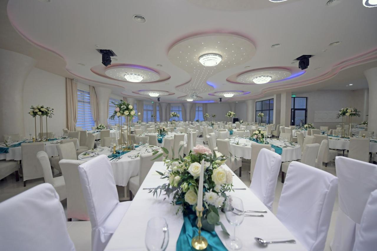 Garnet Hotel & Event Centar Ruma Bagian luar foto